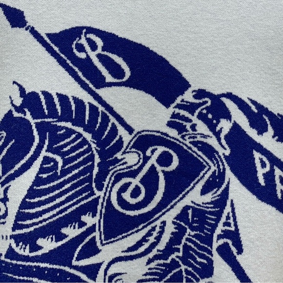 Burberry White and Blue Crewneck Sweater - Picture 4 of 9